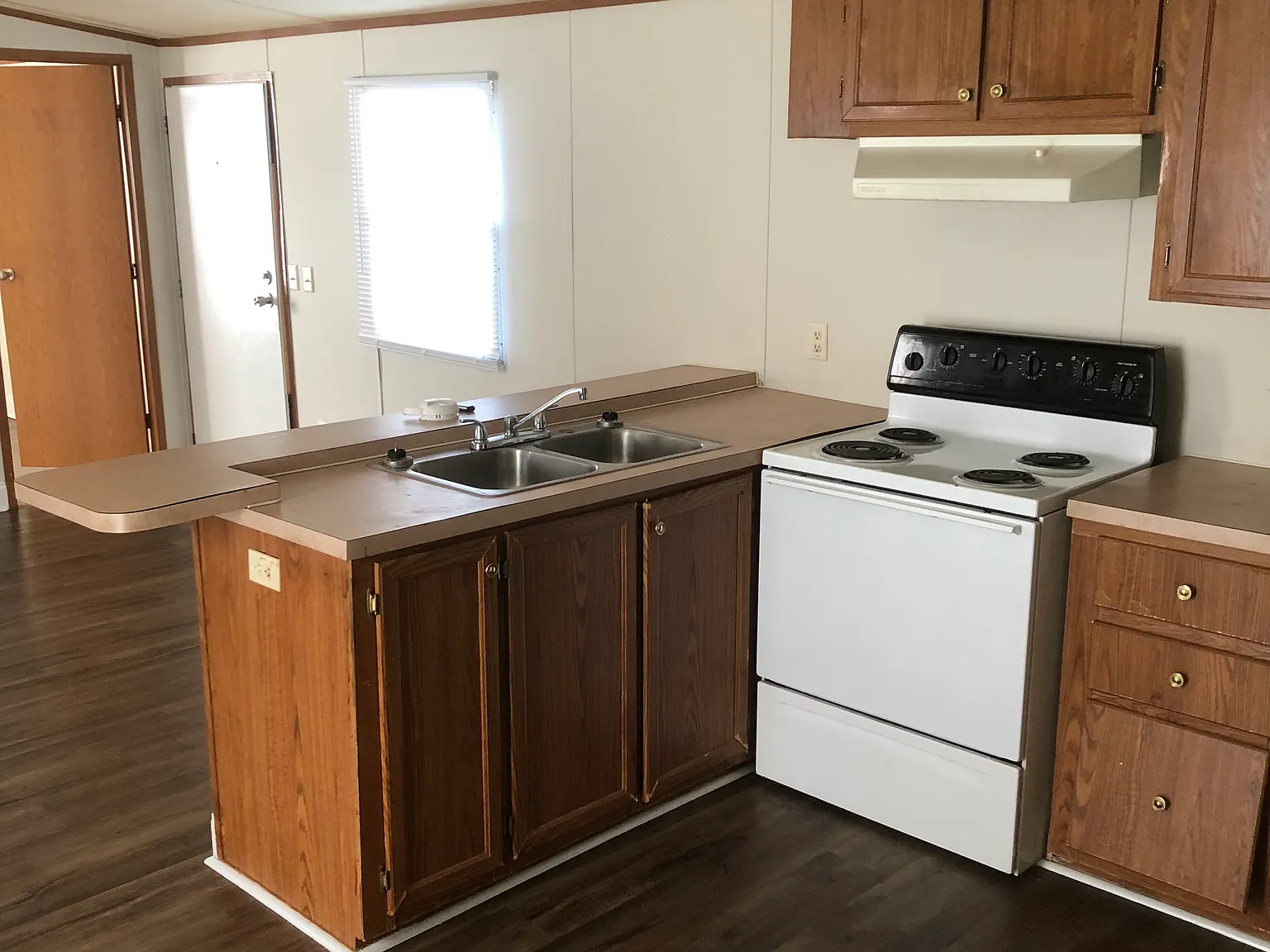 296 Tobacco Rd — Photo 3