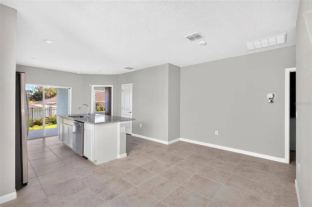 3 bed, 2.5 bath, 1624 sqft, $1,875 — Photo 4