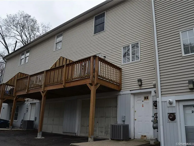 22 Chamberlain St #22 — Photo 2