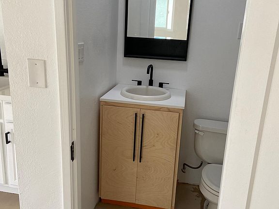 4th image of 2952 Valle Vista Dr