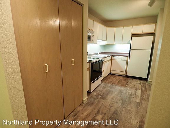 3rd image of 124 Beech St APT 204