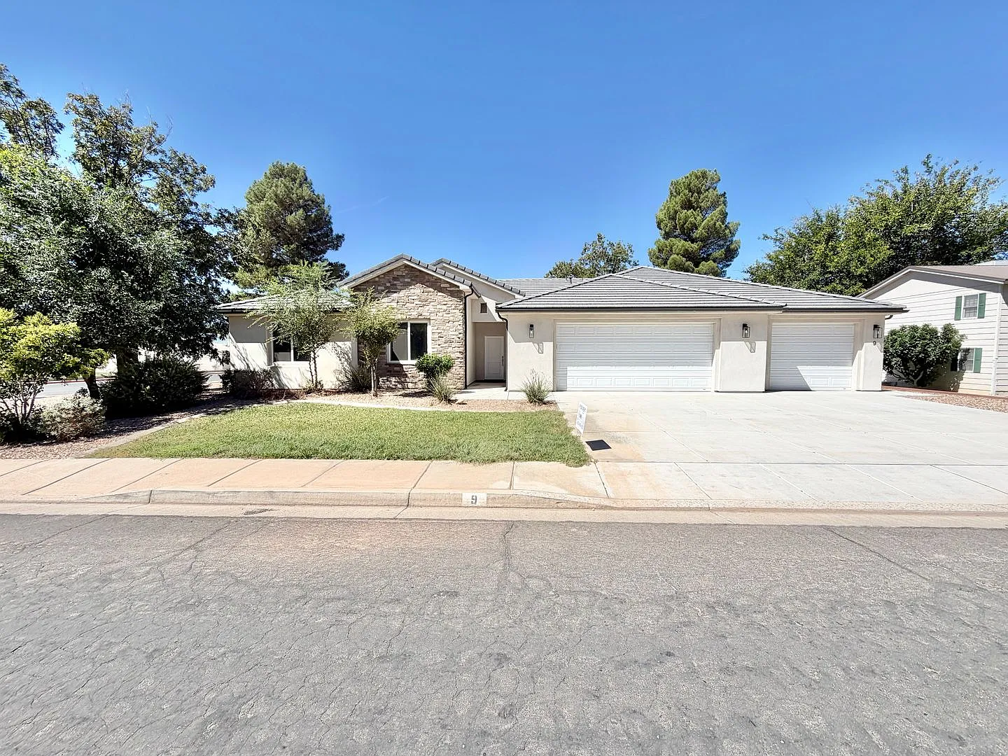 Beautiful home in La Verkin! — Photo 2