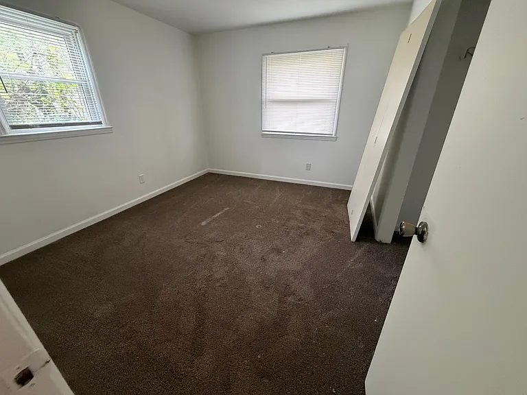 102 Phillips St — Photo 7