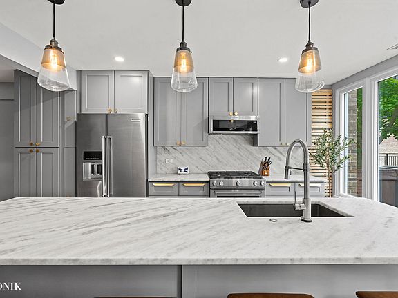 4th image of 56 W Schiller St #56
