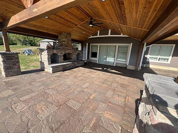 5th image of 414 NE 408th Ct