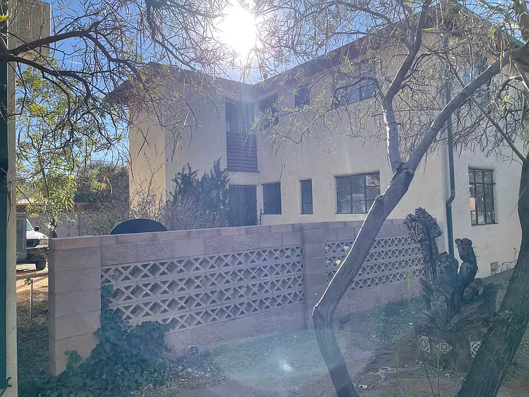 Charming & Totally Updated 1 Bedroom Apartment Downtown — Photo 19