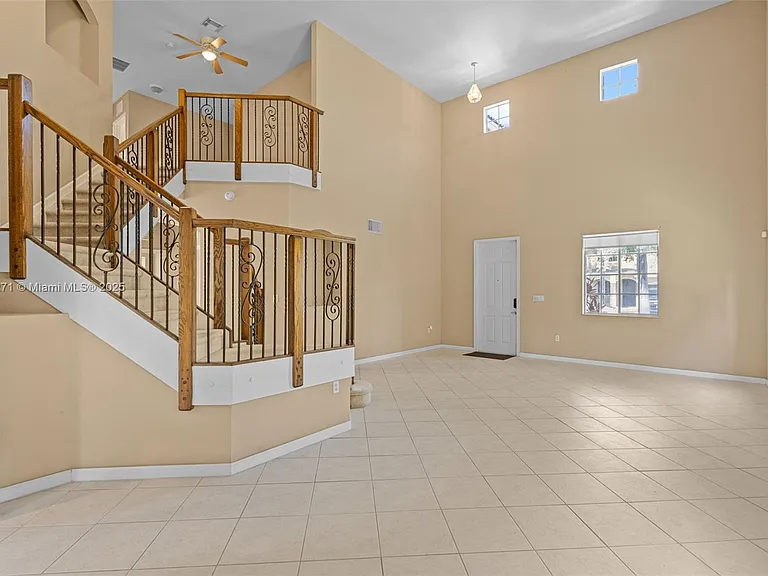20530 NW 12th Ct — Photo 4