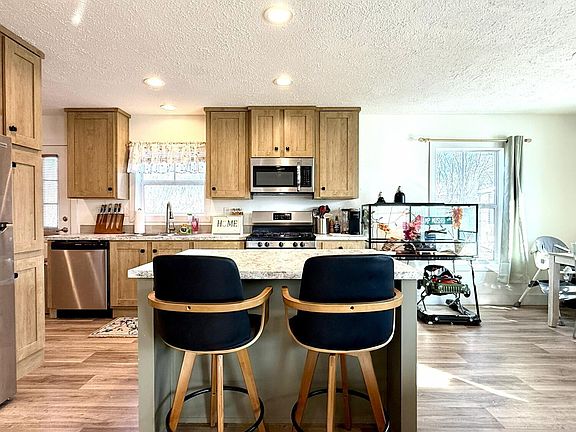 5th image of 322 Bedford Blvd