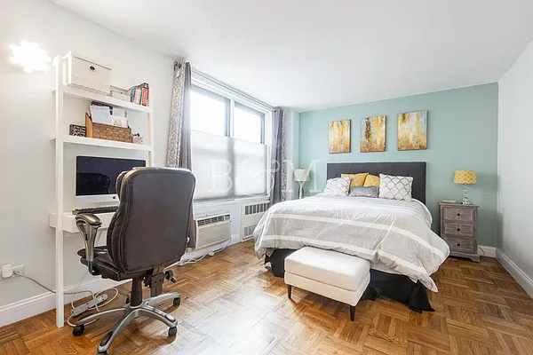 Sold by Brick&Mortar | media 9