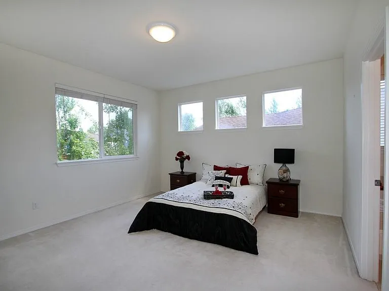 17233 NE 25th Way — Photo 9