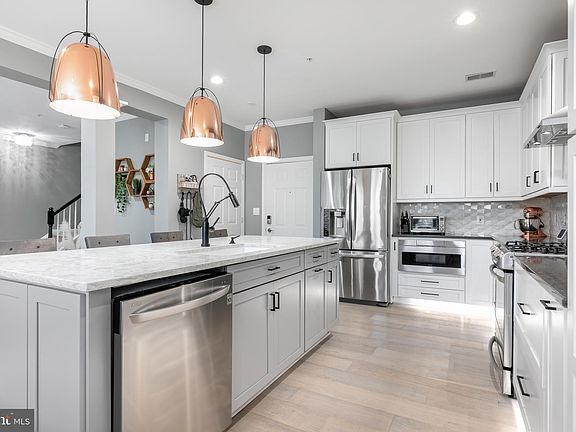 4th image of 2665 Manhattan Pl Suite 313