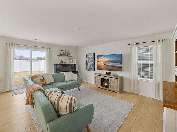 3rd image of 1711 Southwold Ln