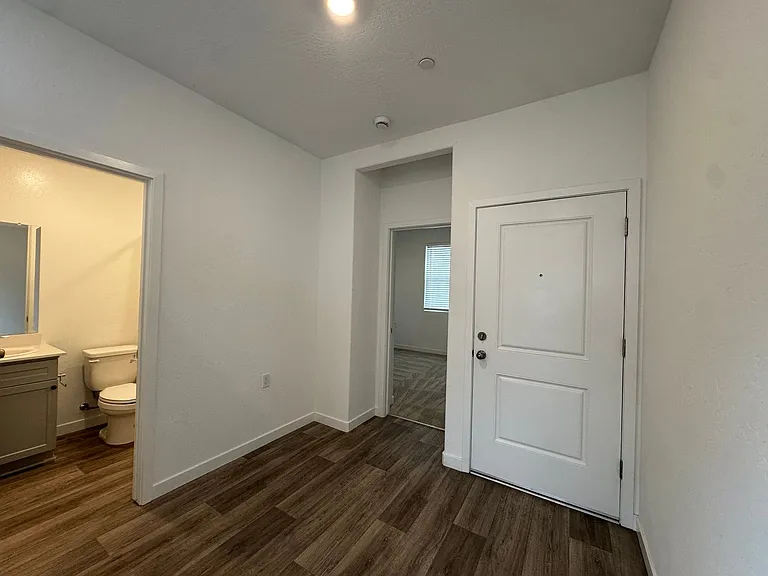 997 W Pioneer Dr — Photo 12