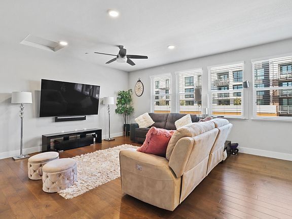 4th image of 1649 Centre Pointe Dr