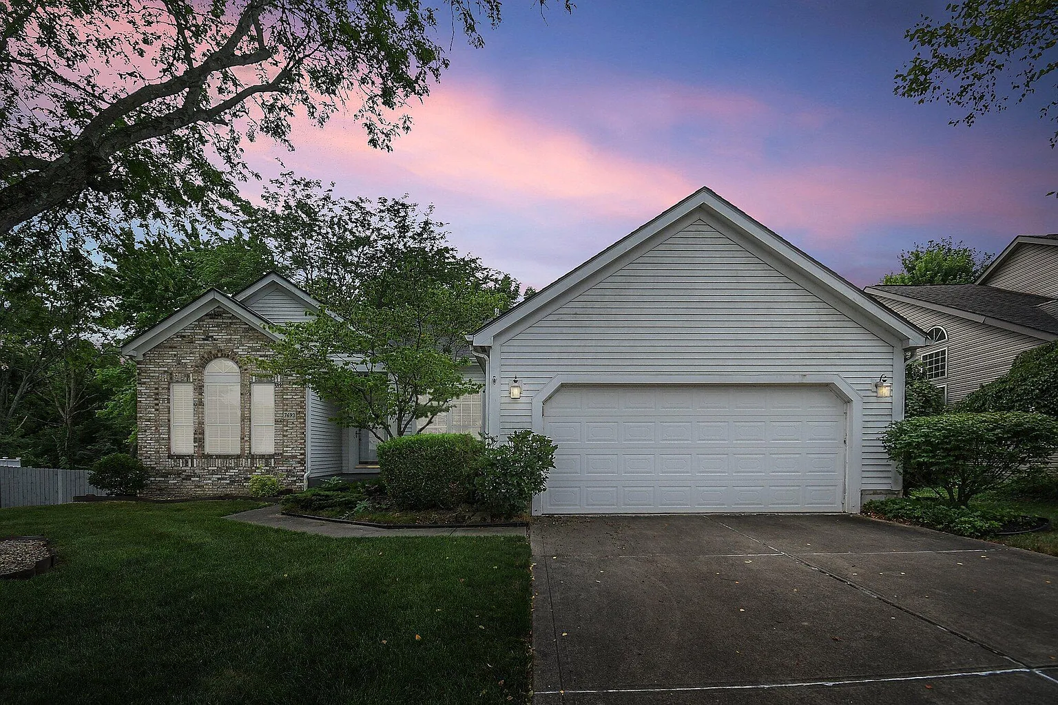 7693 Eagle Creek Dr photo 1