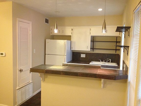 Full kitchen
