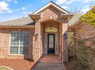 809 Lake View Ct E, Crowley, TX 76036