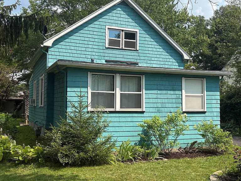 312 Howland Ave — Photo 1