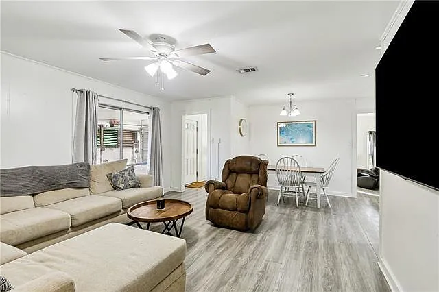 4 bed, 2.0 bath, 1679 sqft, $2,500 — Photo 3