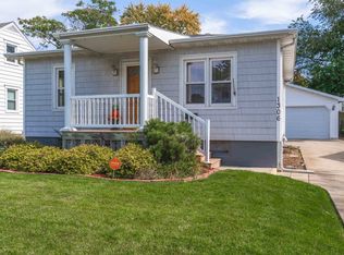 1306 S Madison St, Bloomington, IL