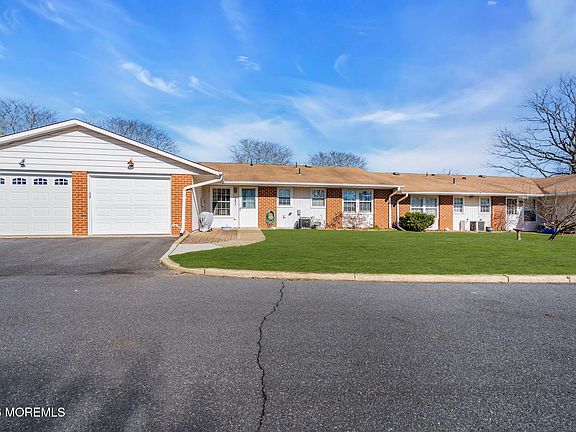 2nd image of 1262C Argyll Circle