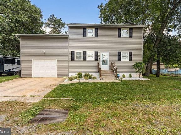 2nd image of 36 Verbena St
