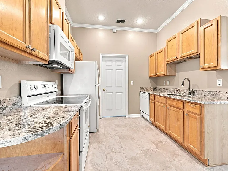 7505 Wimpole Dr — Photo 6