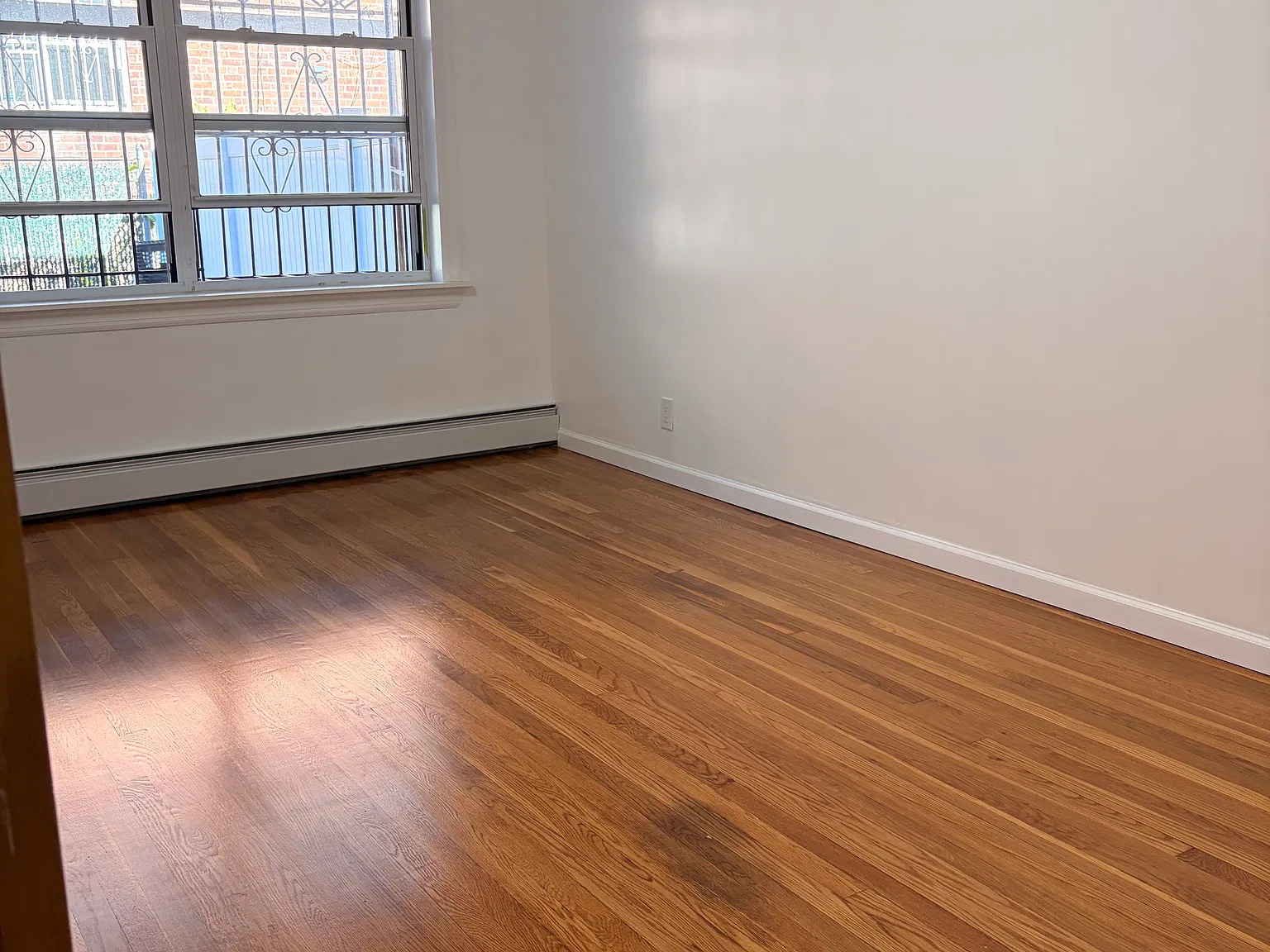 2 bed, 850 sqft, $2,300 — Photo 2
