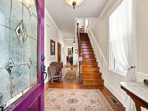5th image of 509 Metcalf Street