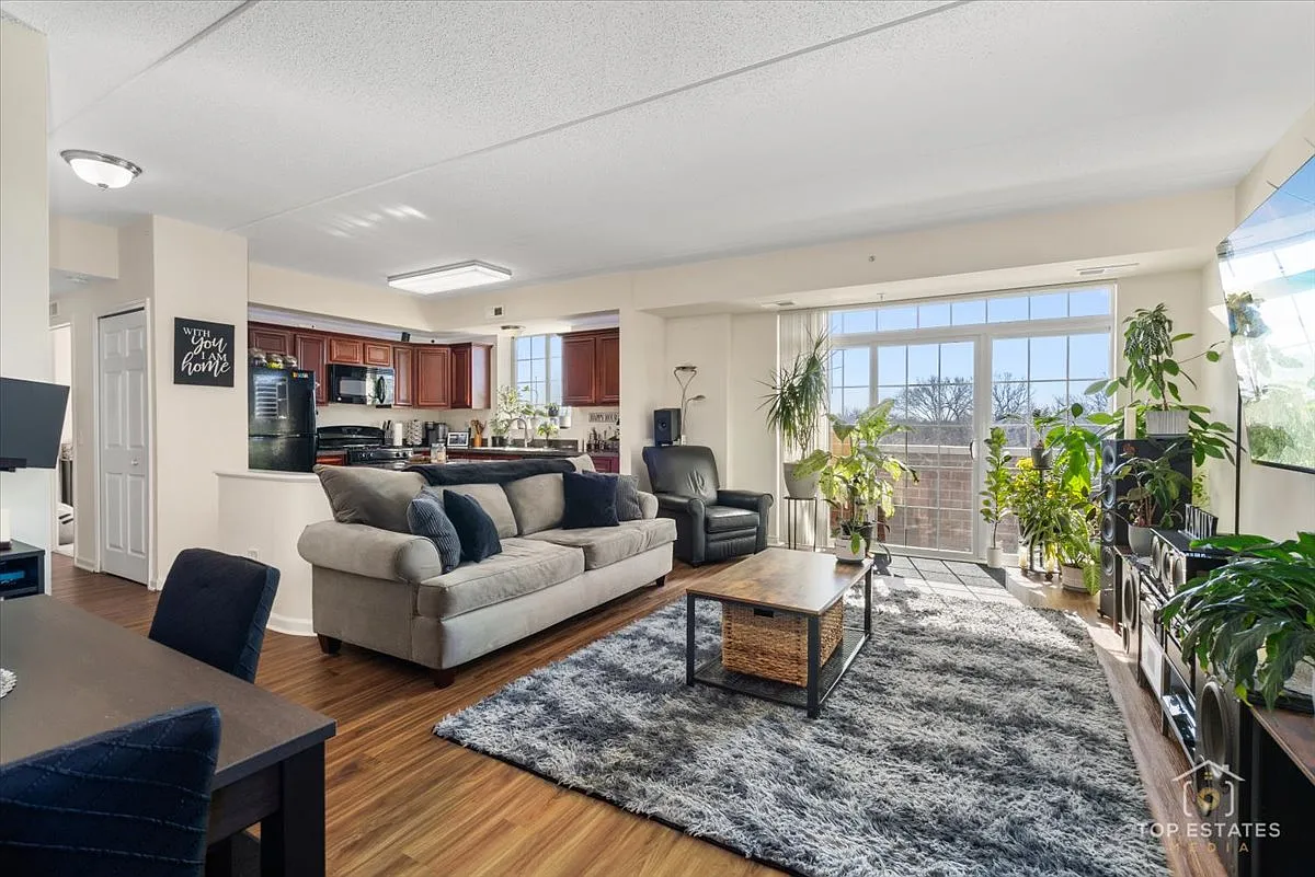 2 bed, 1284 sqft, $2,400 — Photo 2