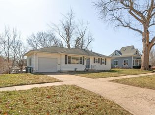 1316 W 3rd St, Cedar Falls, IA 50613