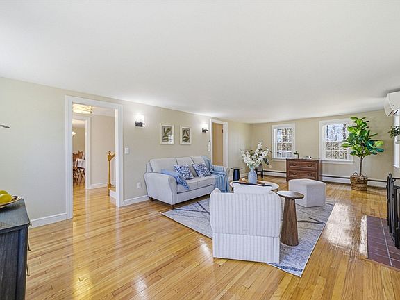 5th image of 12 Joseph Reed Ln