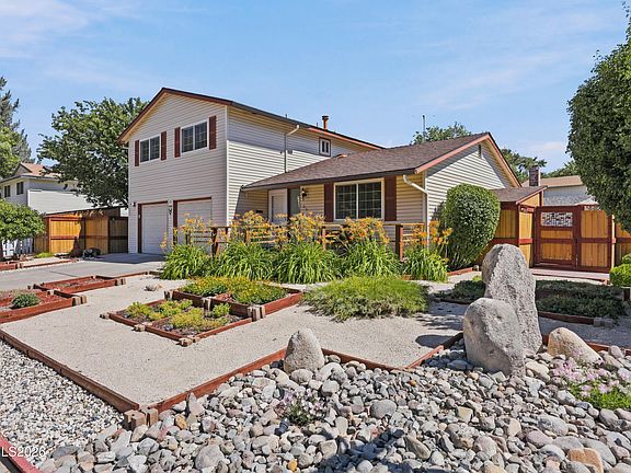 2nd image of 810 Autumn Hills Dr