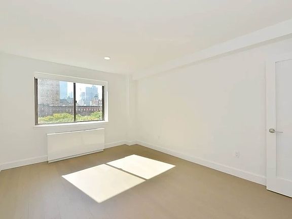 5th image of 311 W 50th St #5I