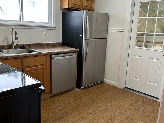 4th image of 604 Fairhill St