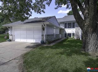 6810 Hawkins Bnd, Lincoln, NE 68516