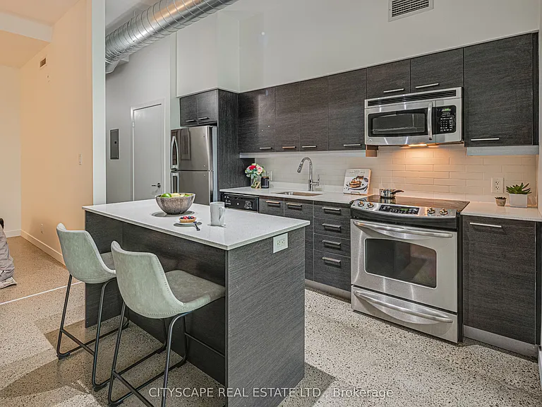 510 King St E #313 — Photo 2
