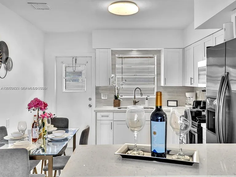 1092 SW 3rd St #1092 — Photo 9