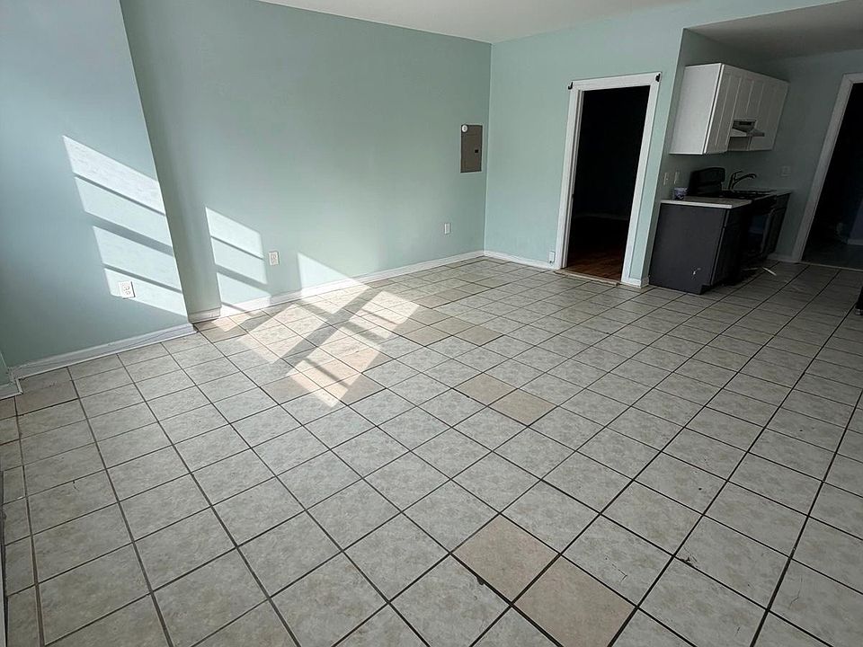 1st image of 379 Lyons Ave #1R