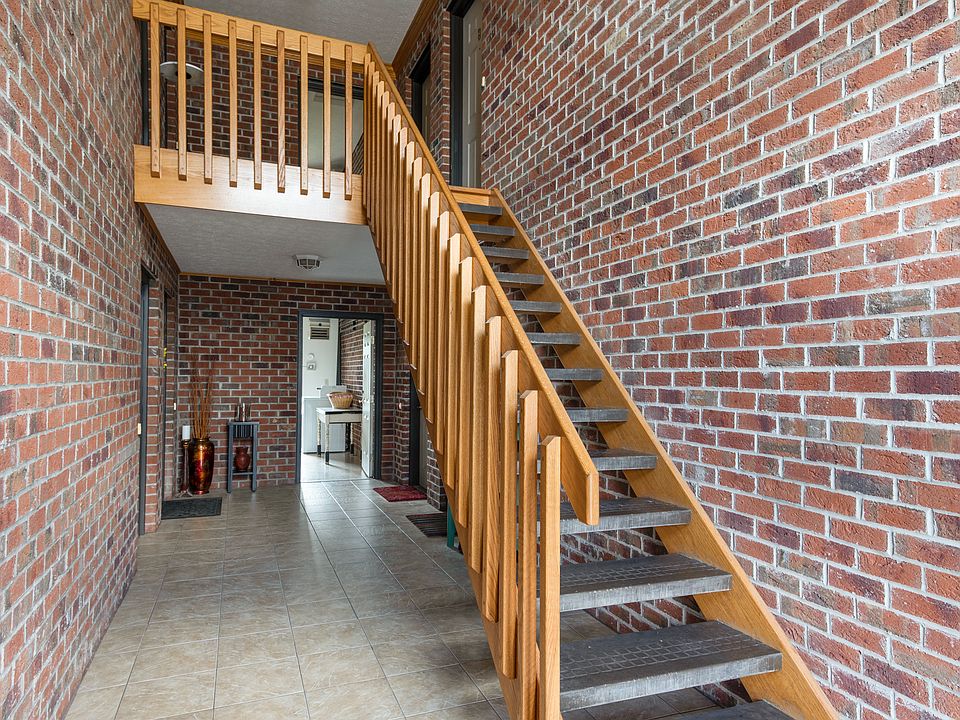 Entry Stairway to 2nd Floor Apartments