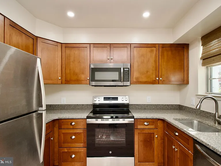2812 S Wakefield St #B — Photo 6