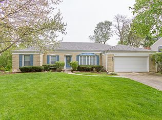 127 Stuarton Dr, Wheaton, IL 60189