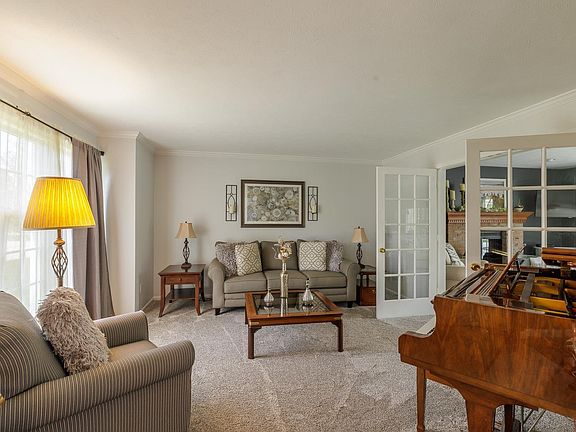 3rd image of 60526 Woodstock Dr