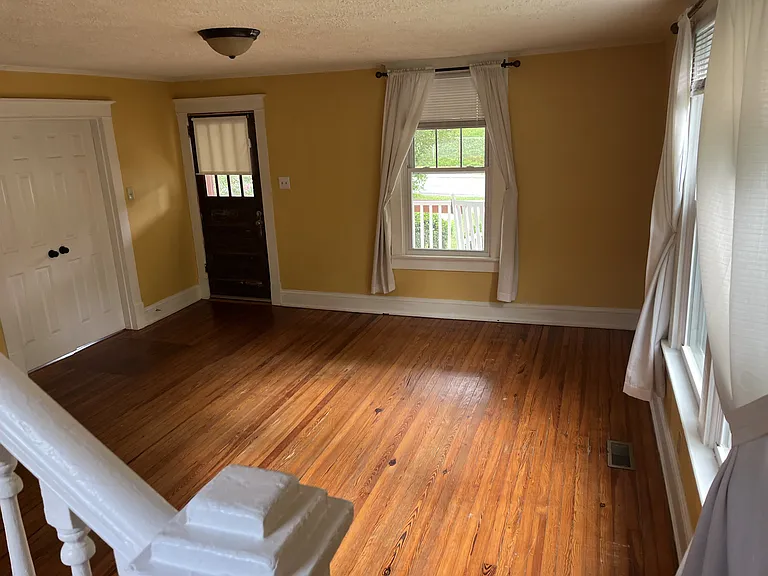 221 Warren Ave — Photo 7