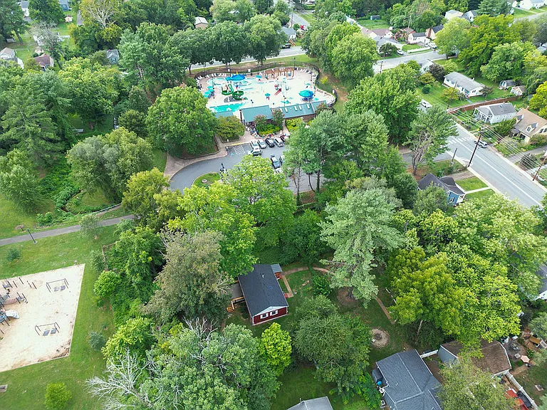 315 Caroline Ave — Photo 87