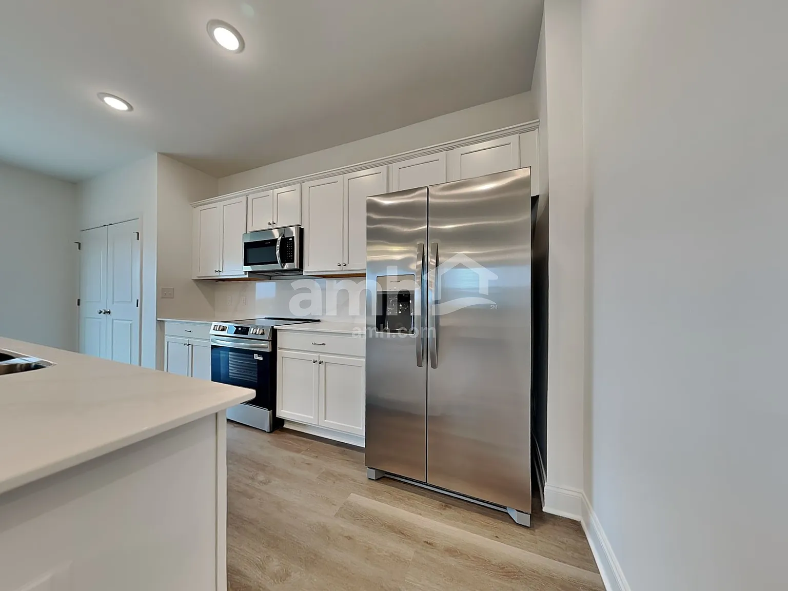 4 bed, 2.5 bath, 1977 sqft, $2,975 — Photo 4