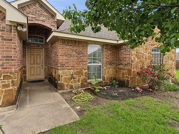 2nd image of 524 Castlebrook Ct