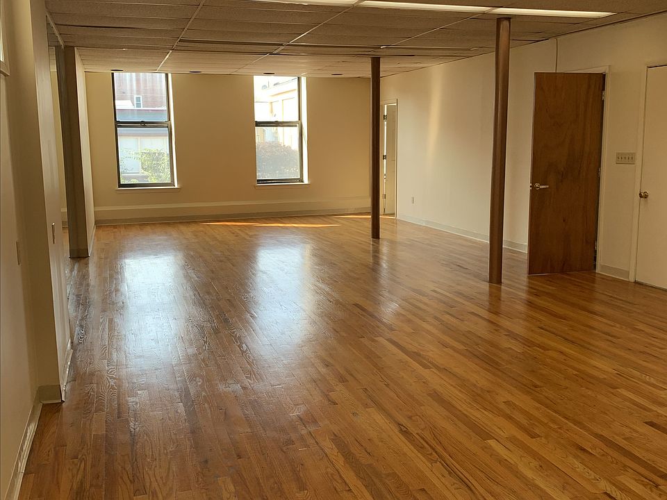 3-livingroom.JPG