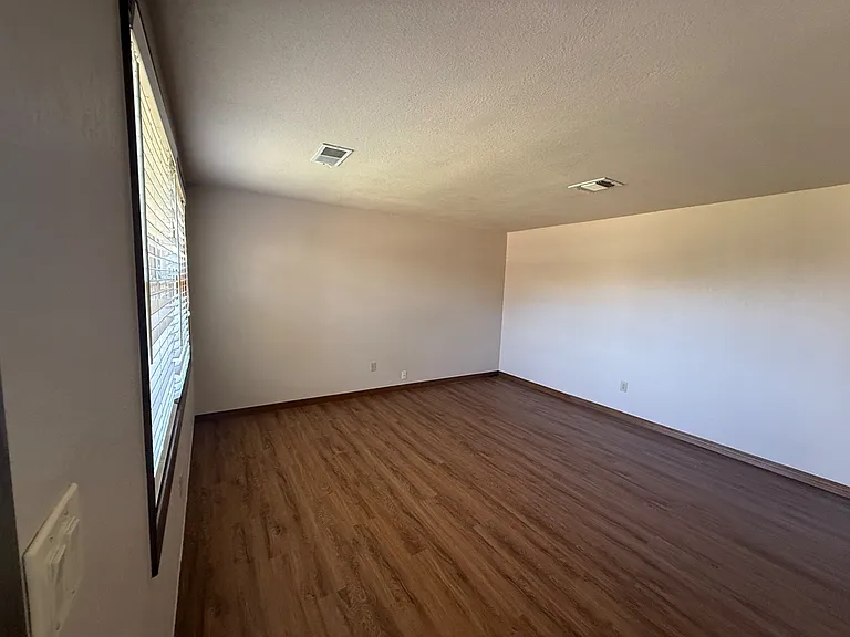 1015 W Swan Lake Ct — Photo 4