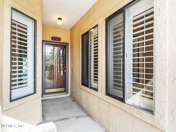 3rd image of 3809 LAVISTA Circle #225